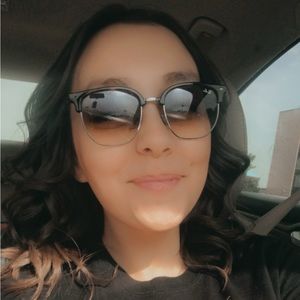 Meet your Posher, Renee